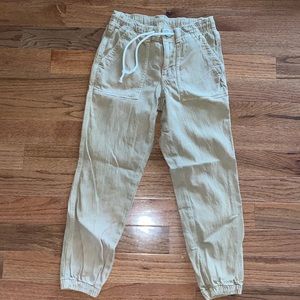 American Eagle khaki with elastic waist and drawstring, 6 regular
